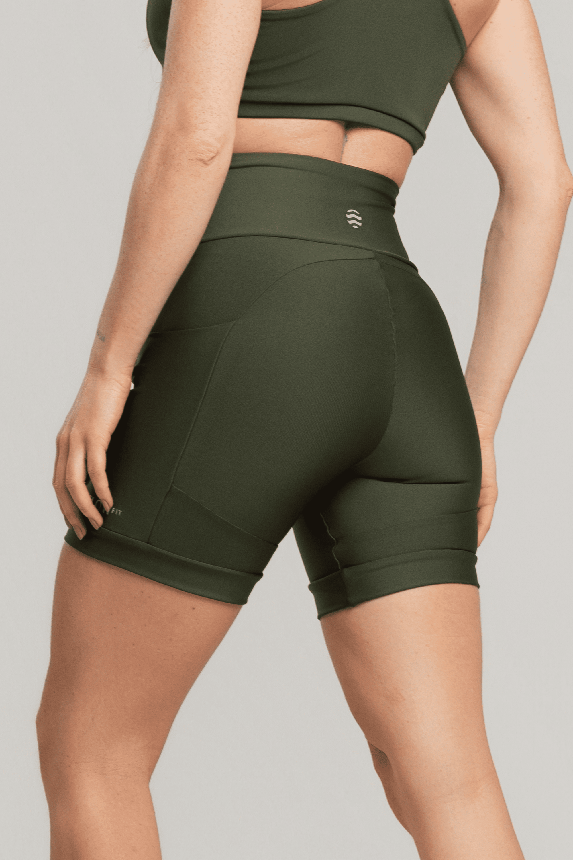 Bermuda de Compressão Feminina Verde Militar Personalizada