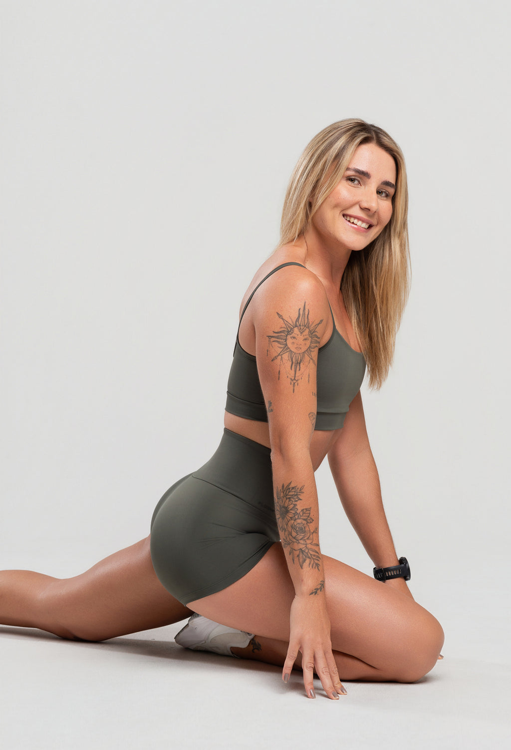 Conjunto Feminino Short+Top Flowfit Verde Militar